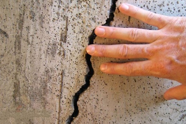 The cause of cracks in concrete